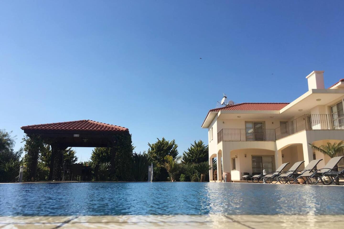 Orchard Blossom Private Villa With Pool Phrenaros 外观 照片