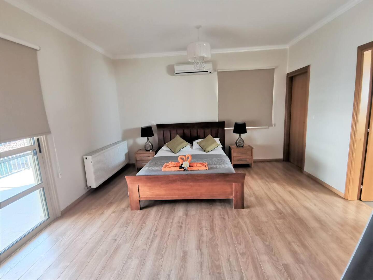 Orchard Blossom Private Villa With Pool Phrenaros 外观 照片