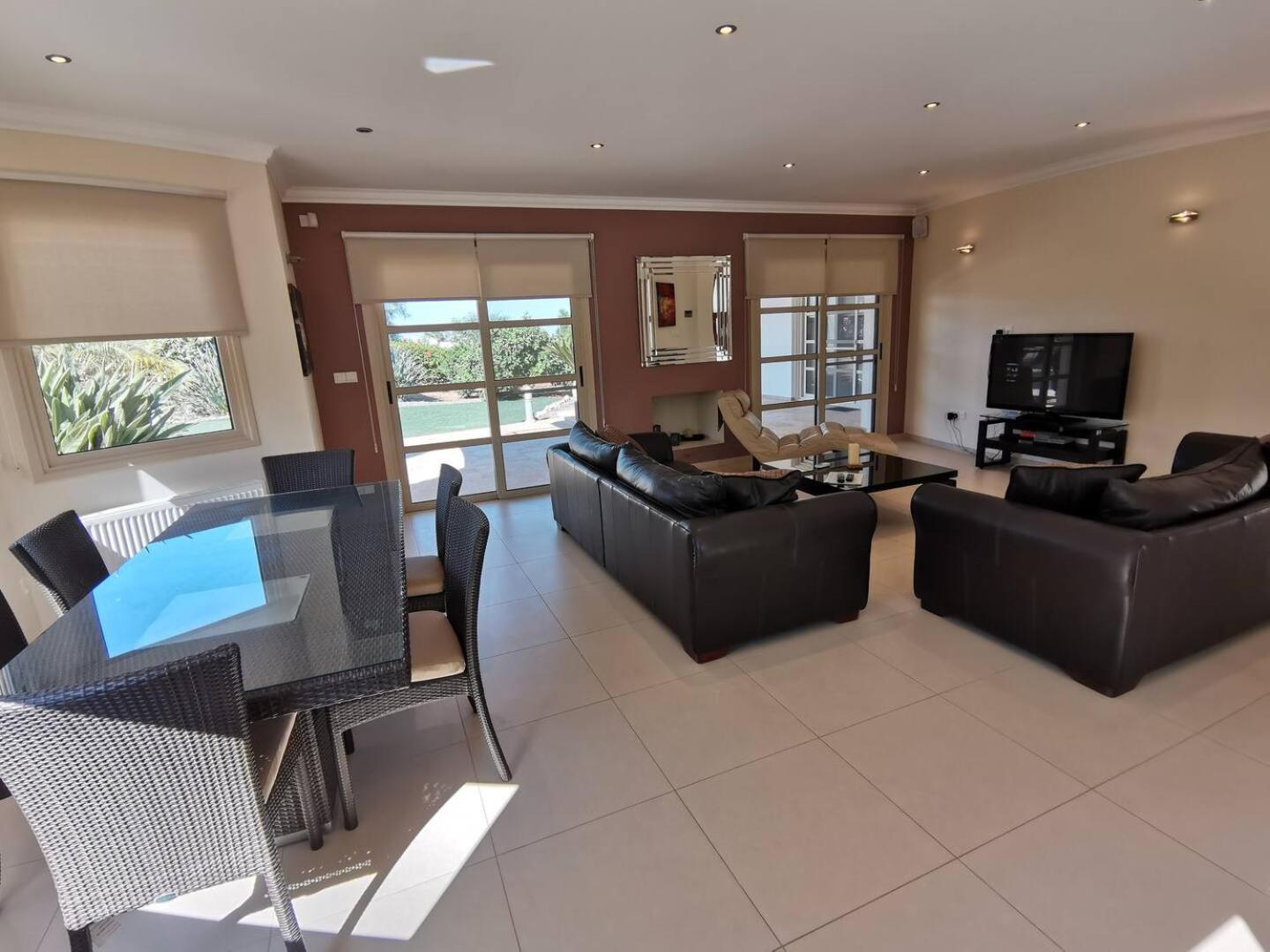 Orchard Blossom Private Villa With Pool Phrenaros 外观 照片