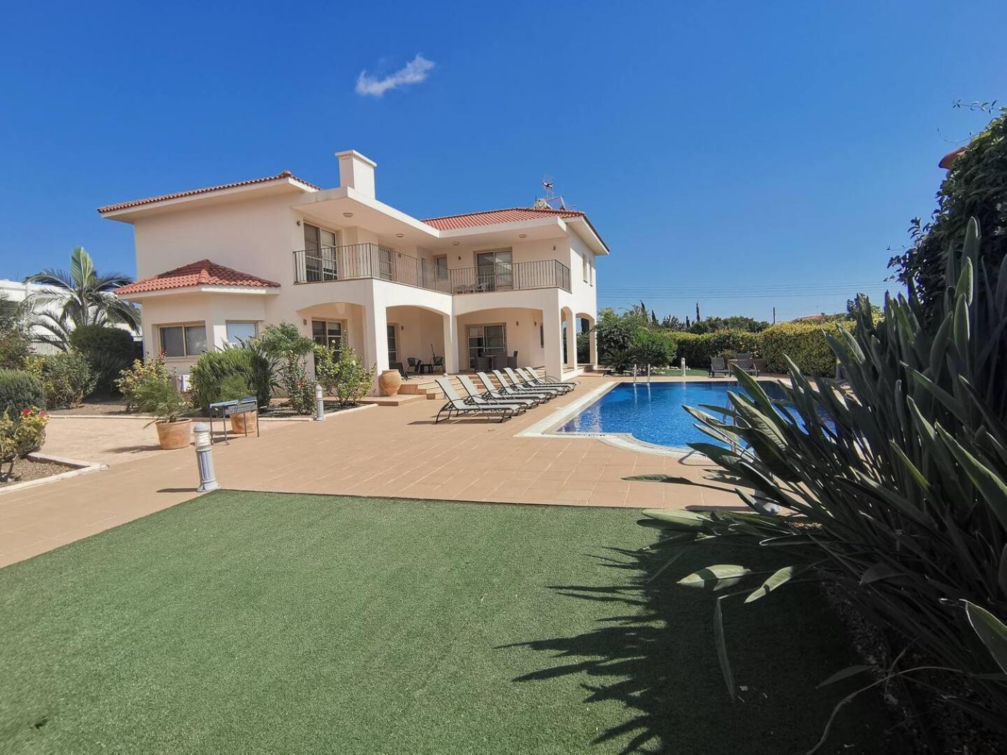 Orchard Blossom Private Villa With Pool Phrenaros 外观 照片