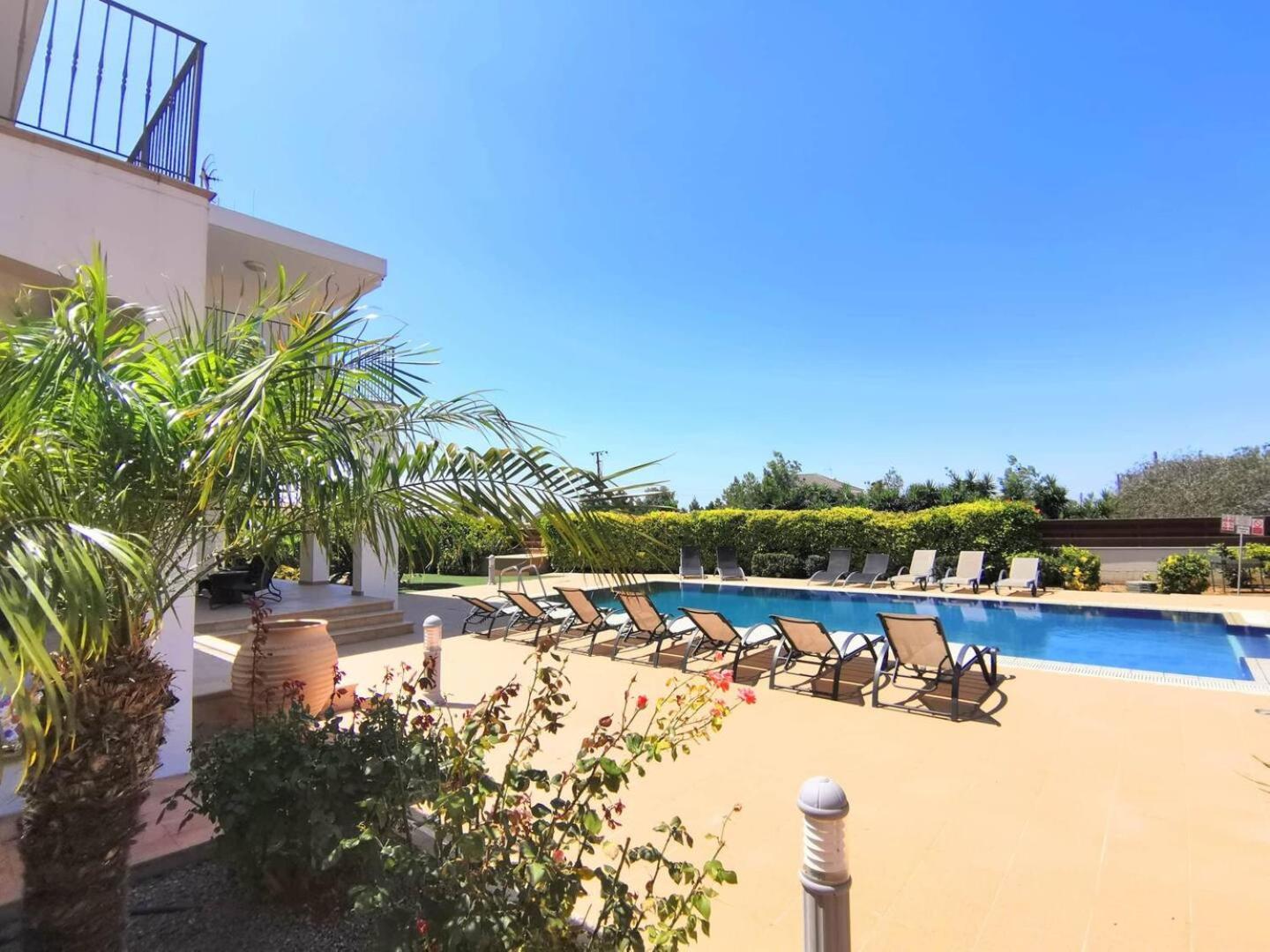 Orchard Blossom Private Villa With Pool Phrenaros 外观 照片