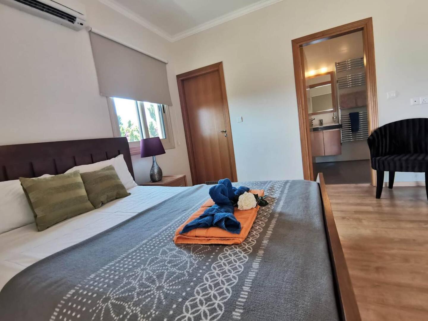 Orchard Blossom Private Villa With Pool Phrenaros 外观 照片