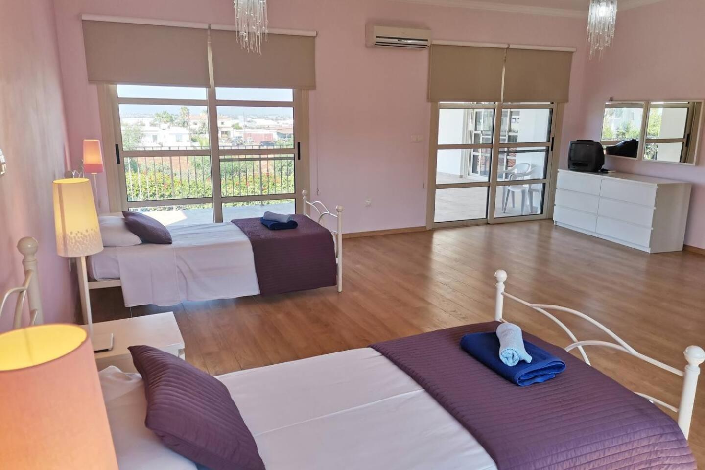 Orchard Blossom Private Villa With Pool Phrenaros 外观 照片